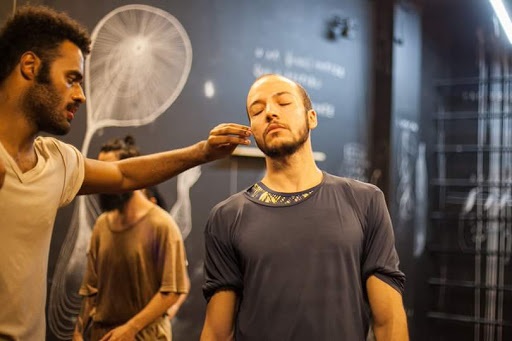 Com formação em Dança e mestrado em Cinema, o bailarino possui ampla pesquisa que é parte de seu trajeto na arte (foto: divulgação)